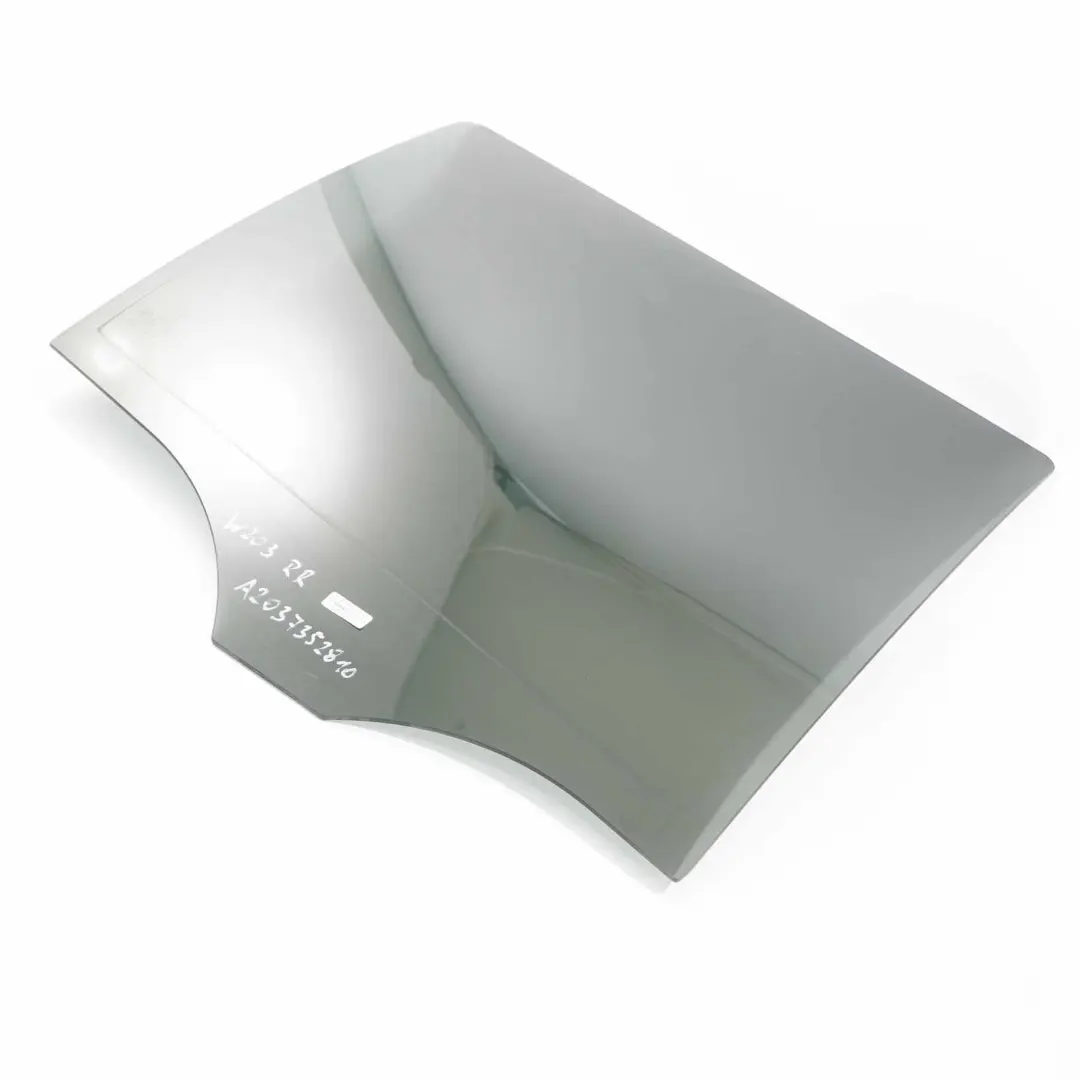 Vetro Porta Posteriore Destra Nero AS3 per Mercedes W203 Estate con numero di parte A2037352810 Mercedes W203 Estate Vetro Porta Posteriore Destra Nero AS3 - SKU A2037352810 - Numero di parte A2037352810