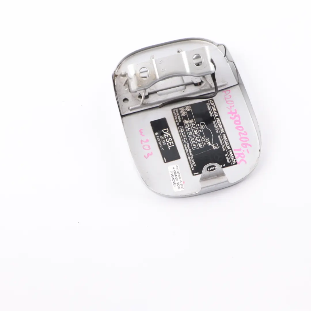 Klapka Wlewu Paliwa Srebrna Iridium Silver Metallic - 775 do Mercedes W203 o numerze A2037500206 Mercedes W203 Klapka Wlewu Paliwa Srebrna Iridium Silver Metallic - 775 - SKU A2037500206-IRS - Numer Części A2037500206