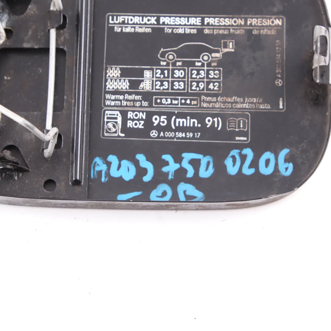 Klapka Wlewu Paliwa Czarna do Mercedes W203 o numerze A2037500206 Mercedes W203 Klapka Wlewu Paliwa Czarna - SKU A2037500206-OB - Numer Części A2037500206