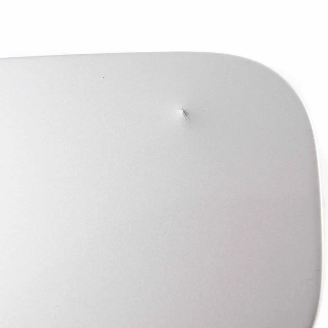 Tapa Depósito Combustible Flap Iridium Silver - 775 para Mercedes CL203 con número de pieza A2037500806 Mercedes CL203 Tapa Depósito Combustible Flap Iridium Silver - 775 - SKU A2037500806-IRS - Número de pieza A2037500806