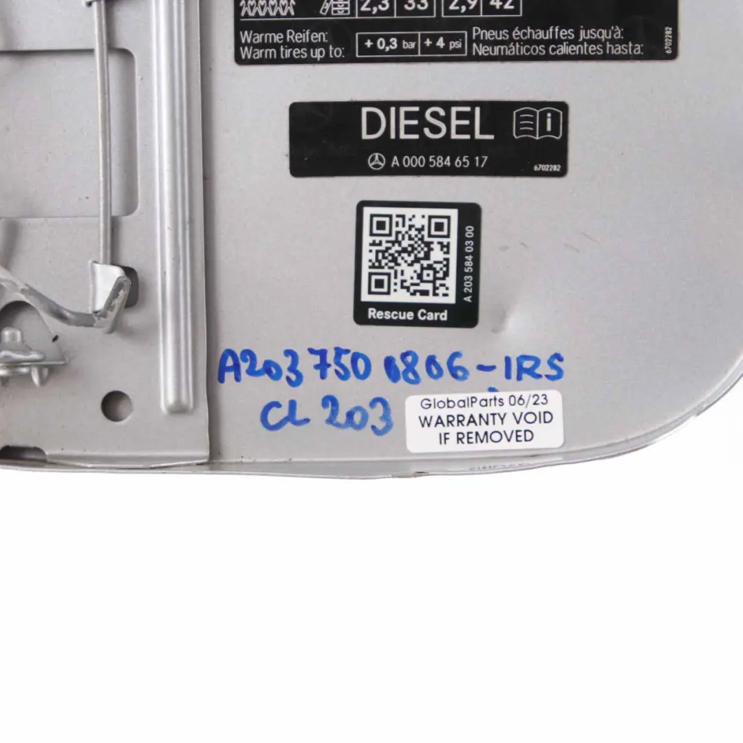 Mercedes CL203 Tapa Depósito Combustible Flap Iridium Silver - 775 - SKU A2037500806-IRS - Número de pieza A2037500806