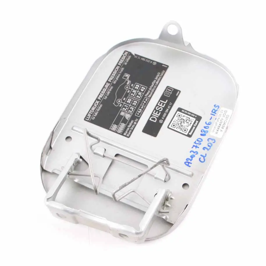 Klapka Wlewu Paliwa Baku Iridium Silver - 775 do Mercedes CL203 o numerze A2037500806 Mercedes CL203 Klapka Wlewu Paliwa Baku Iridium Silver - 775 - SKU A2037500806-IRS - Numer Części A2037500806