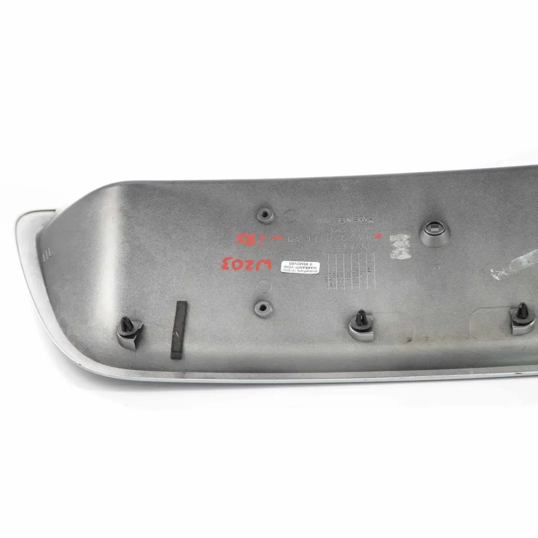 Portamatrículas Maletero Portón Trasero Plata Iridium para Mercedes W203 con número de pieza A2037500881 Mercedes W203 Portamatrículas Maletero Portón Trasero Plata Iridium - SKU A2037500881-IRS1 - Número de pieza A2037500881