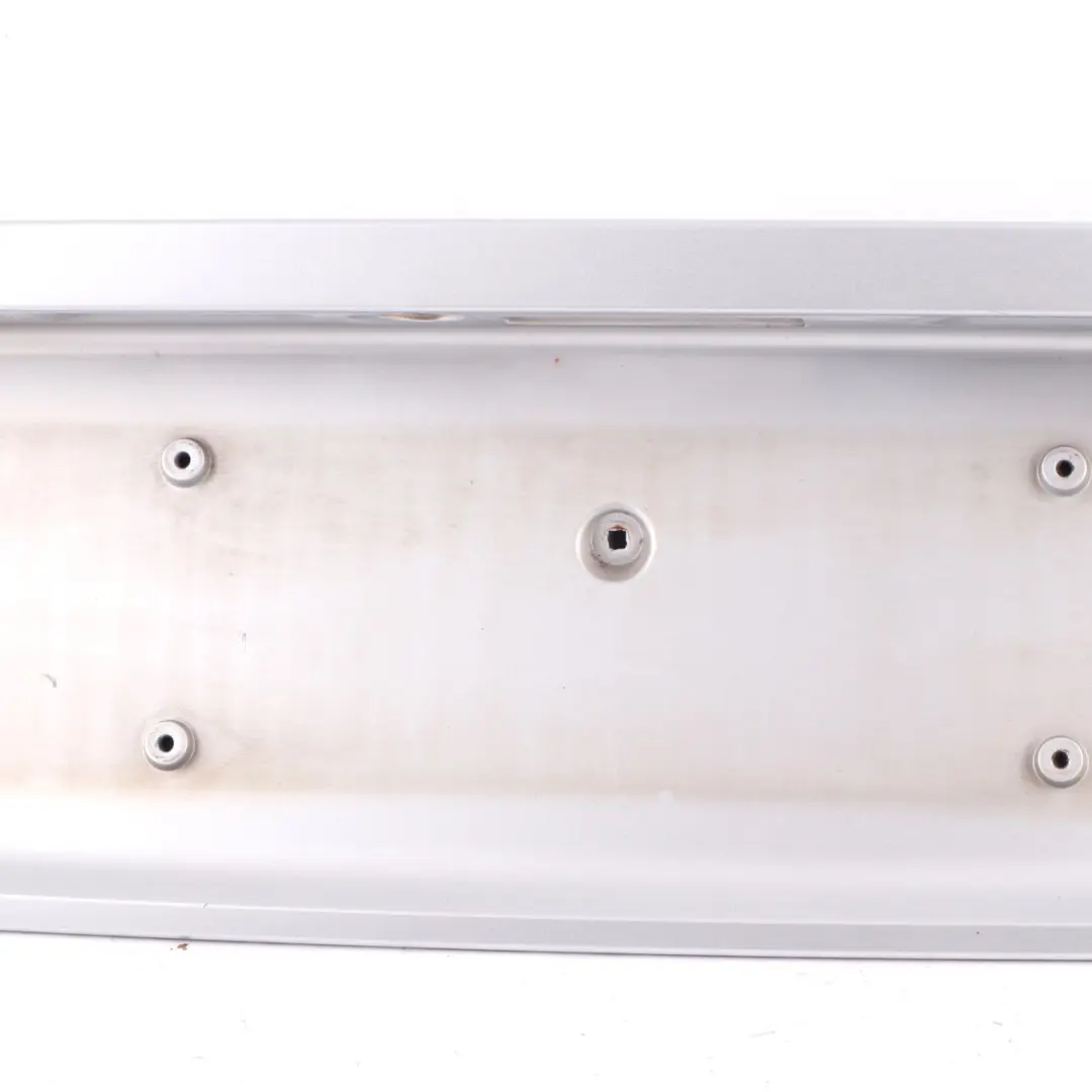 Coffre arrière Porte plaque d'immatriculation Argent pour Mercedes W203 à propos du numéro de pièce A2037500881 Mercedes W203 Coffre arrière Porte plaque d'immatriculation Argent - SKU A2037500881-IRS - Numéro de pièce A2037500881