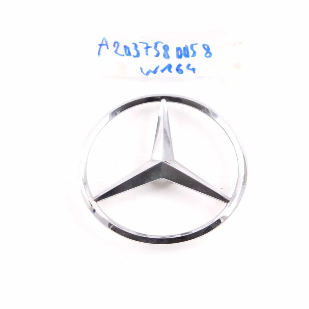 baule posteriore Stella Emblema Logo Distintivo per Mercedes W203 con numero di parte A2037580058 Mercedes W203 baule posteriore Stella Emblema Logo Distintivo - SKU A2037580058 - Numero di parte A2037580058