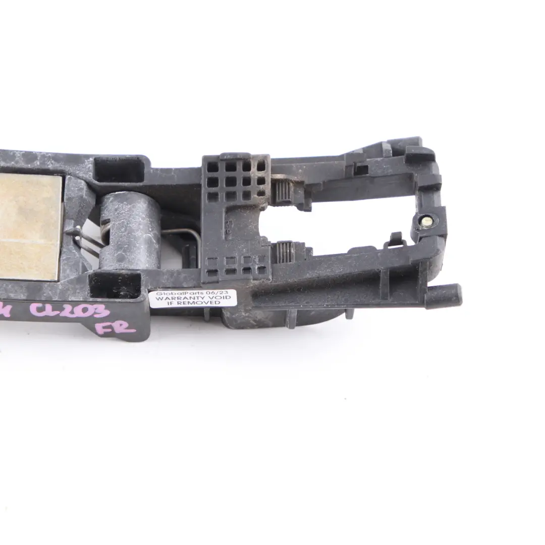 Mercedes W203 Asidero Puerta Delantera Derecha Soporte Base - SKU A2037600234 - Número de pieza A2037600234