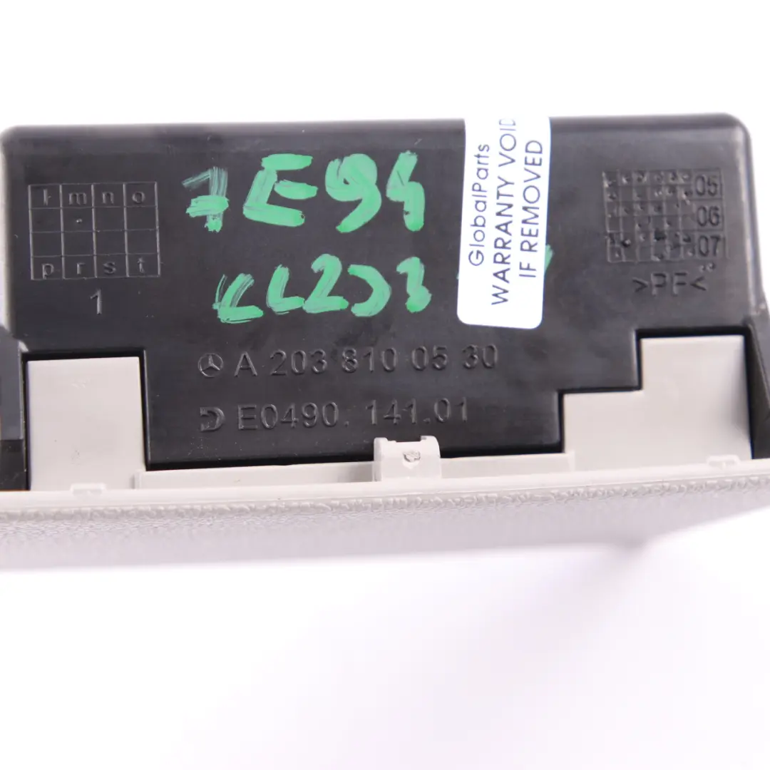 Console Centrale Cendrier Avant pour Mercedes W203 C209 à propos du numéro de pièce A2038100530 Mercedes W203 C209 Console Centrale Cendrier Avant - SKU A2038100530 - Numéro de pièce A2038100530