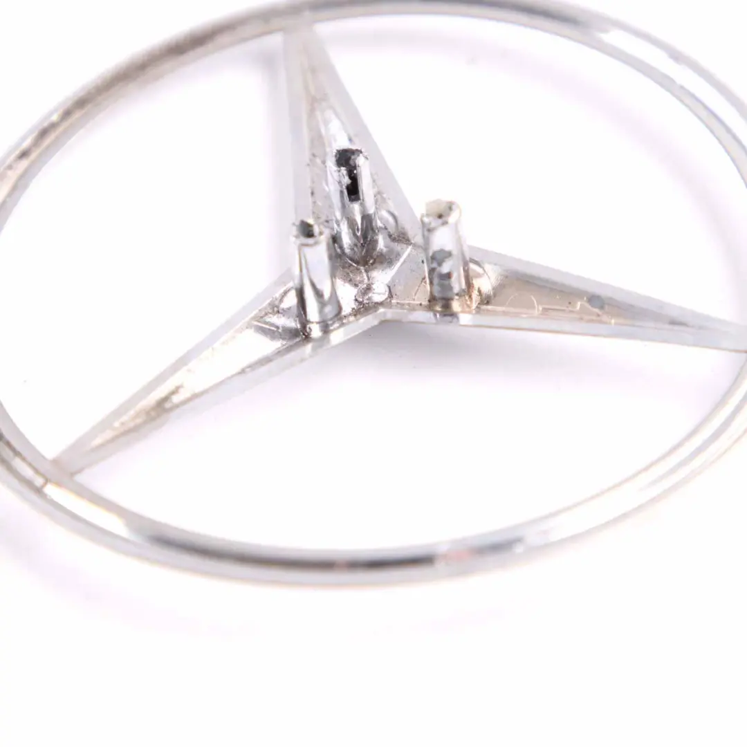 C203 Kofferraum Emblem Heckdeckel Heckklappe Stern Logo für Mercedes mit Teilenummer A2038170016 Mercedes C203 Kofferraum Emblem Heckdeckel Heckklappe Stern Logo - SKU A2038170016 - Teilenummer A2038170016