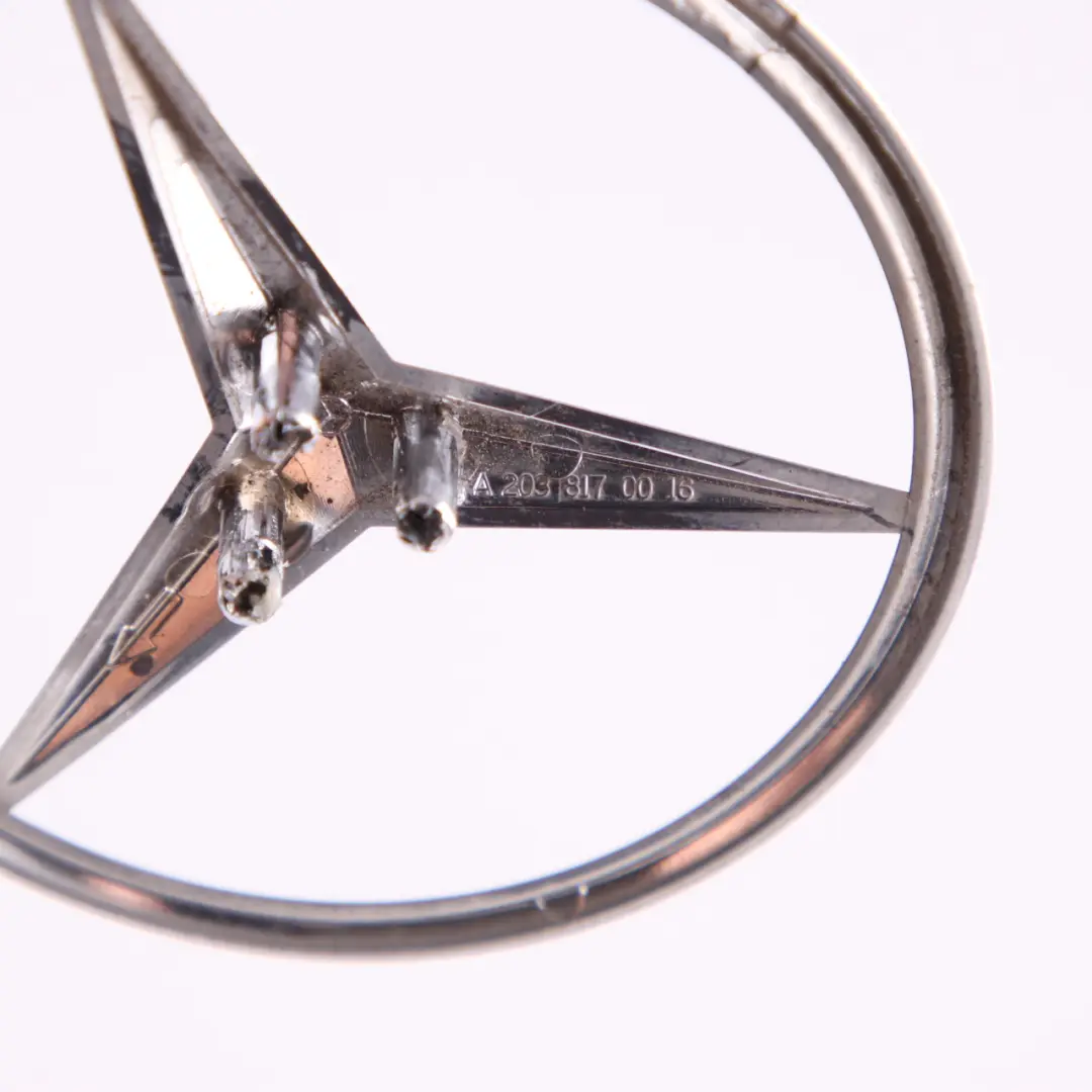 C203 Kofferraum Emblem Heckdeckel Heckklappe Stern Logo für Mercedes mit Teilenummer A2038170016 Mercedes C203 Kofferraum Emblem Heckdeckel Heckklappe Stern Logo - SKU A2038170016 - Teilenummer A2038170016