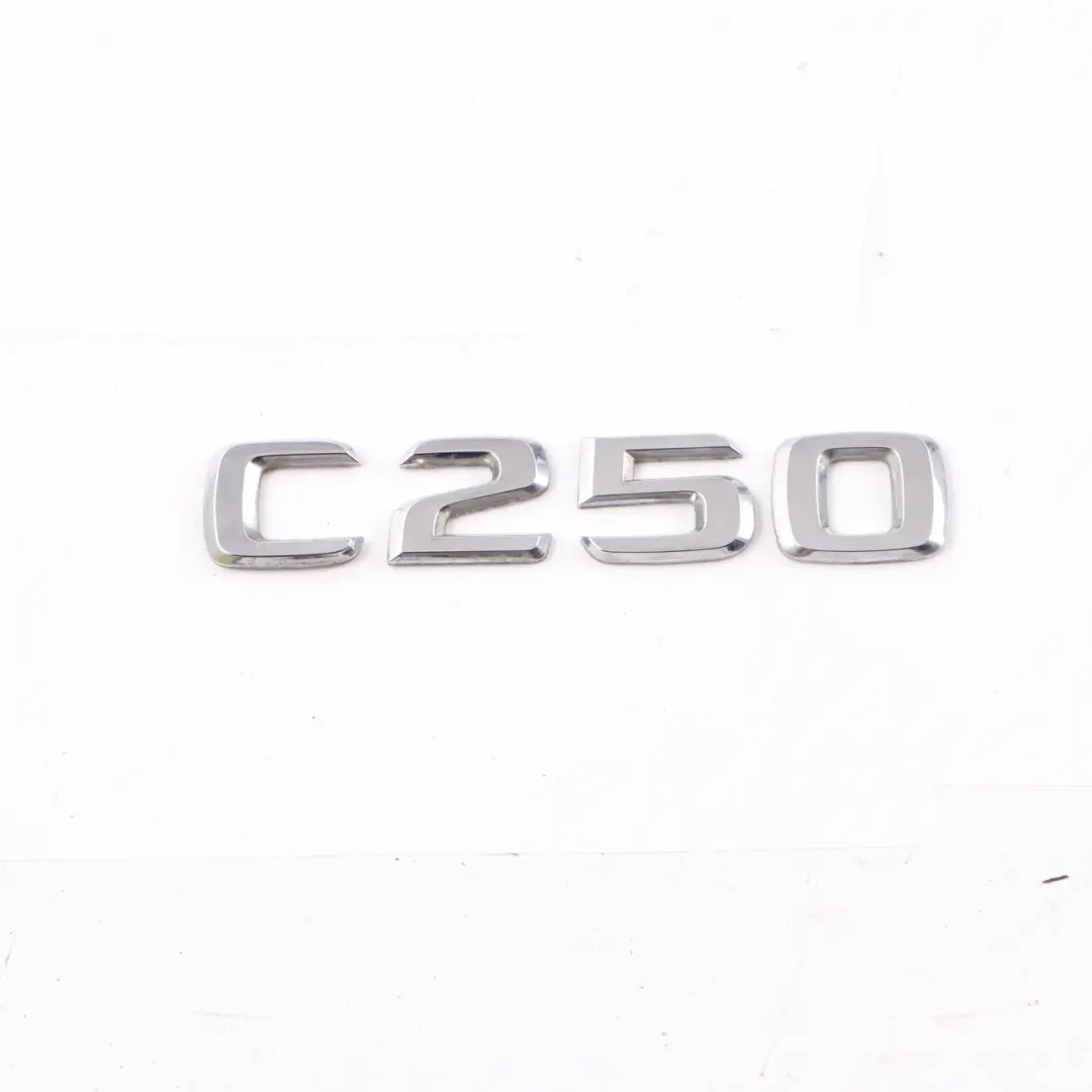 Emblème de coffre C250 Badge de coffre arrière pour Mercedes W203 W204 à propos du numéro de pièce A2038174315 Mercedes W203 W204 Emblème de coffre C250 Badge de coffre arrière - SKU A2038174315 - Numéro de pièce A2038174315