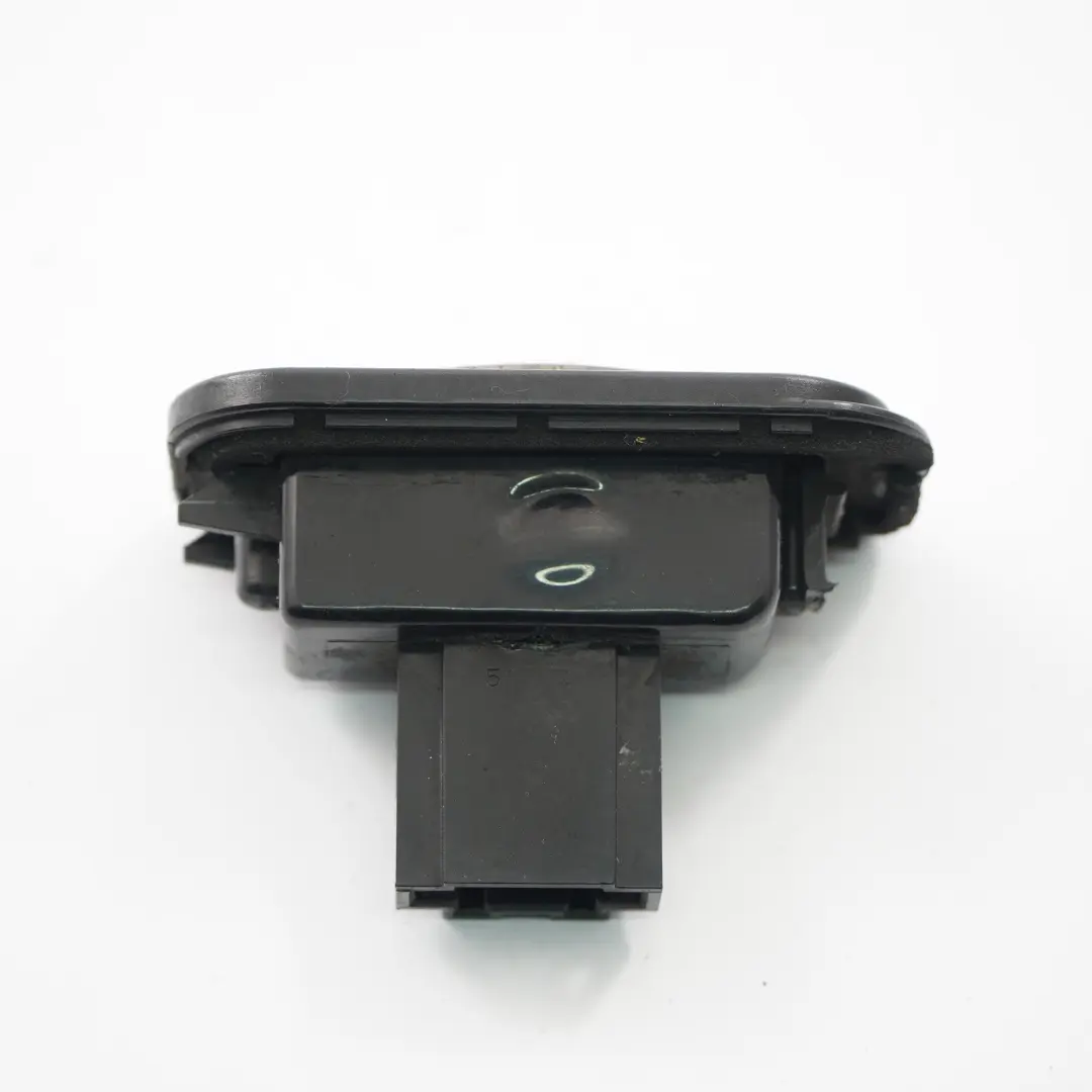 Mercedes W203 Lampka Oświetlenie Tablicy Rejestracyjnej - SKU A2038200066 - Numer Części A2038200066