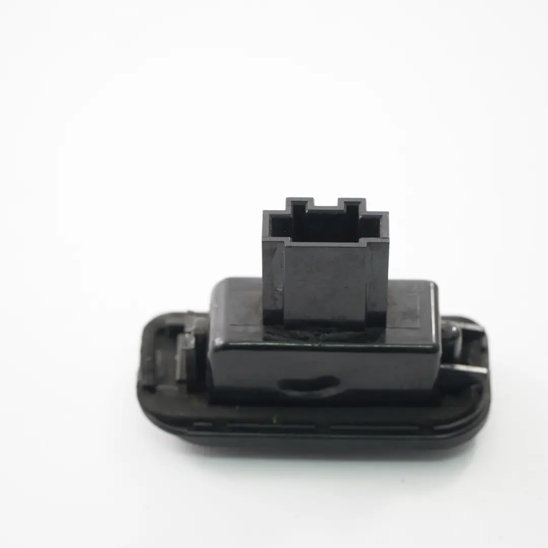 Lampe d'éclairage de plaque d'immatriculation pour Mercedes W203 à propos du numéro de pièce A2038200066 Mercedes W203 Lampe d'éclairage de plaque d'immatriculation - SKU A2038200066 - Numéro de pièce A2038200066