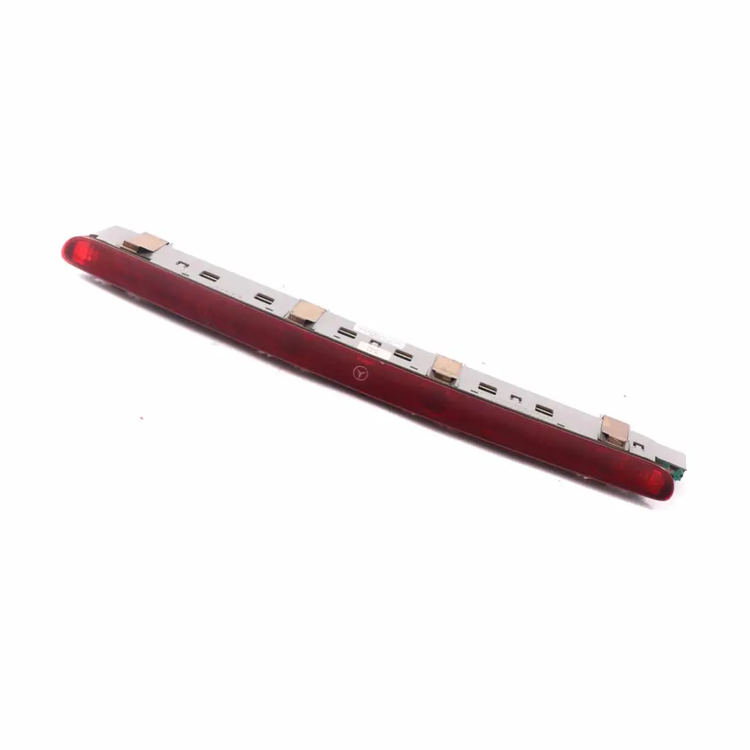 Terza luce di stop supplementare posteriore per Mercedes W203 con numero di parte A2038200156 Mercedes W203 Terza luce di stop supplementare posteriore - SKU A2038200156 - Numero di parte A2038200156