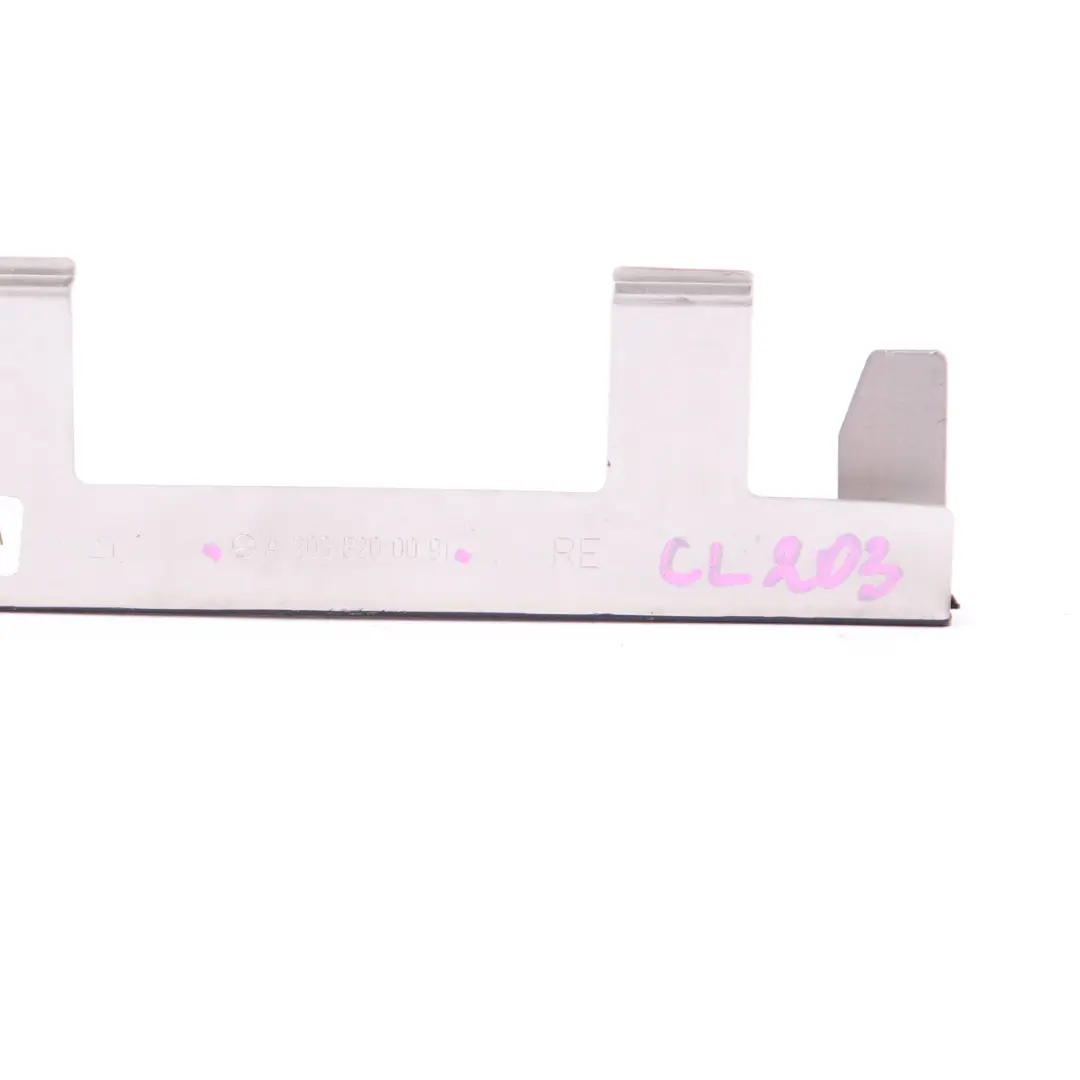 Mercedes C203 Soporte Antena Amplificador A2038200091 - SKU A2038200191 - Número de pieza A2038200191