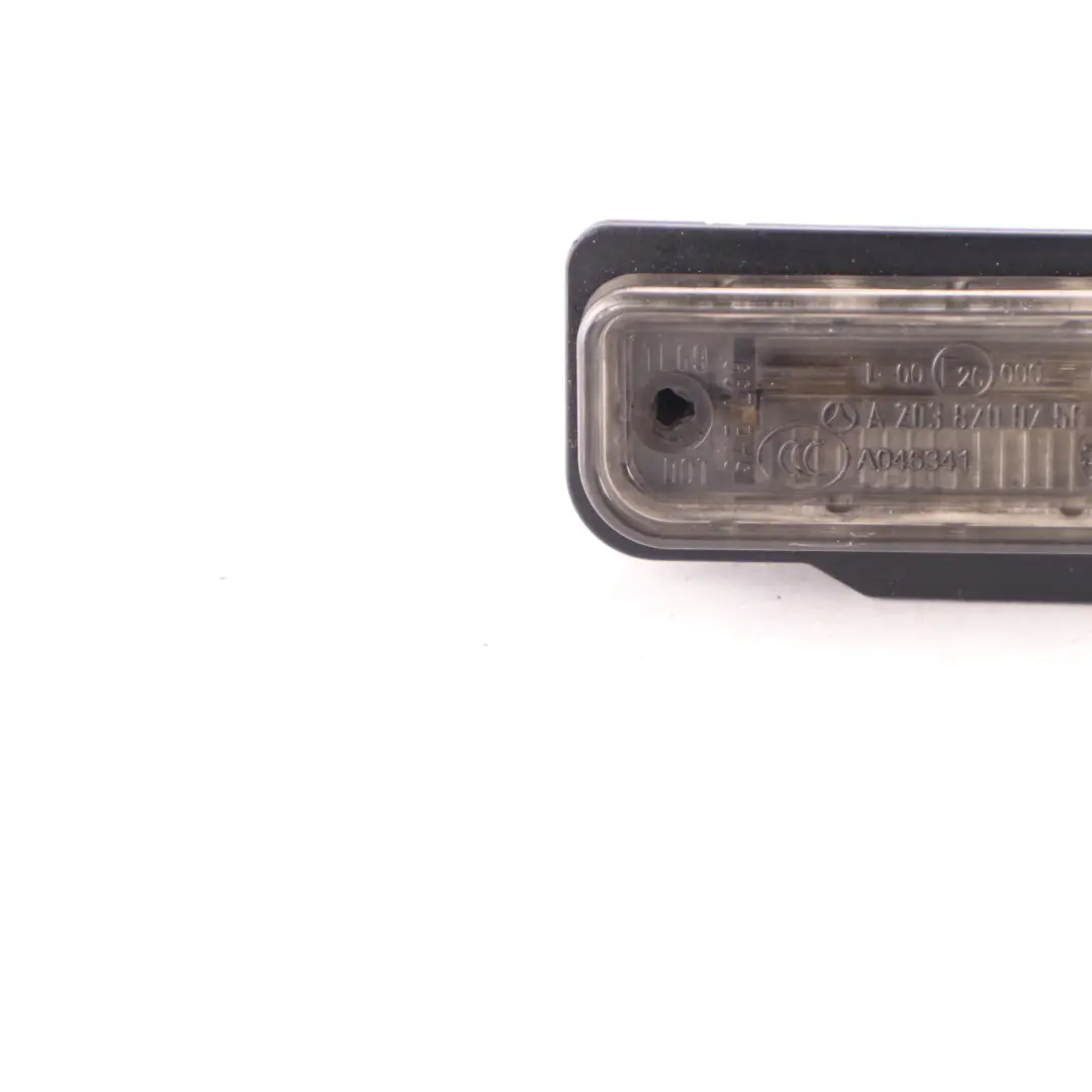 Luz de matrícula trasera para Mercedes S203 W211 con número de pieza A2038200256 Mercedes S203 W211 Luz de matrícula trasera - SKU A2038200256 - Número de pieza A2038200256
