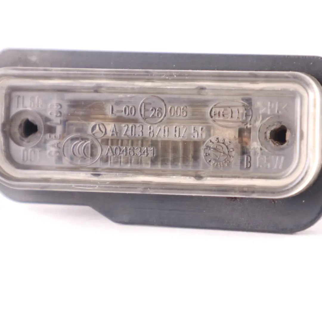 Lampe plaque d'immatriculation arrière du coffre pour Mercedes S203 W211 à propos du numéro de pièce A2038200256 Mercedes S203 W211 Lampe plaque d'immatriculation arrière du coffre - SKU A2038200256 - Numéro de pièce A2038200256