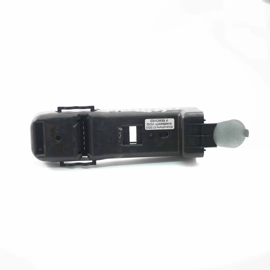 portalampada Zoccolo lampada posteriore sinistro destro 151631-00 per Mercedes CL203 con numero di parte A2038200377 Mercedes CL203 portalampada Zoccolo lampada posteriore sinistro destro 151631-00 - SKU A2038200377 - Numero di parte A2038200377