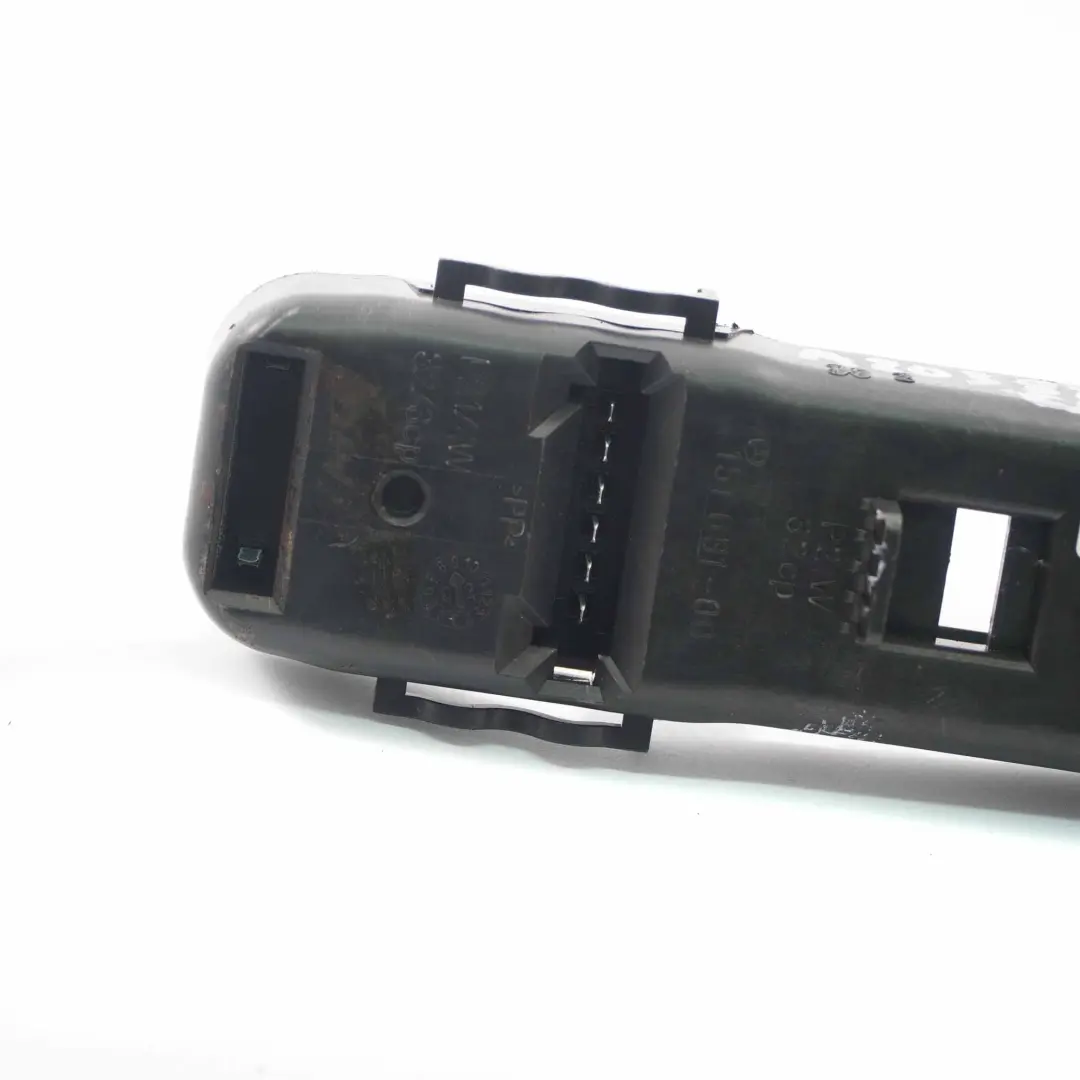 Portalámparas Luz Trasera Izquierda Derecha 151631-00 para Mercedes CL203 con número de pieza A2038200377 Mercedes CL203 Portalámparas Luz Trasera Izquierda Derecha 151631-00 - SKU A2038200377 - Número de pieza A2038200377