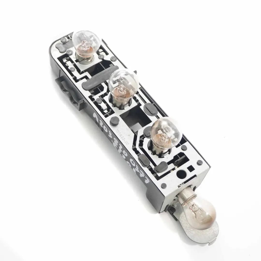 Glühbirnenhalter Lampenfassung Hinten Links Rechts 151631-00 für Mercedes CL203 mit Teilenummer A2038200377 Mercedes CL203 Glühbirnenhalter Lampenfassung Hinten Links Rechts 151631-00 - SKU A2038200377 - Teilenummer A2038200377