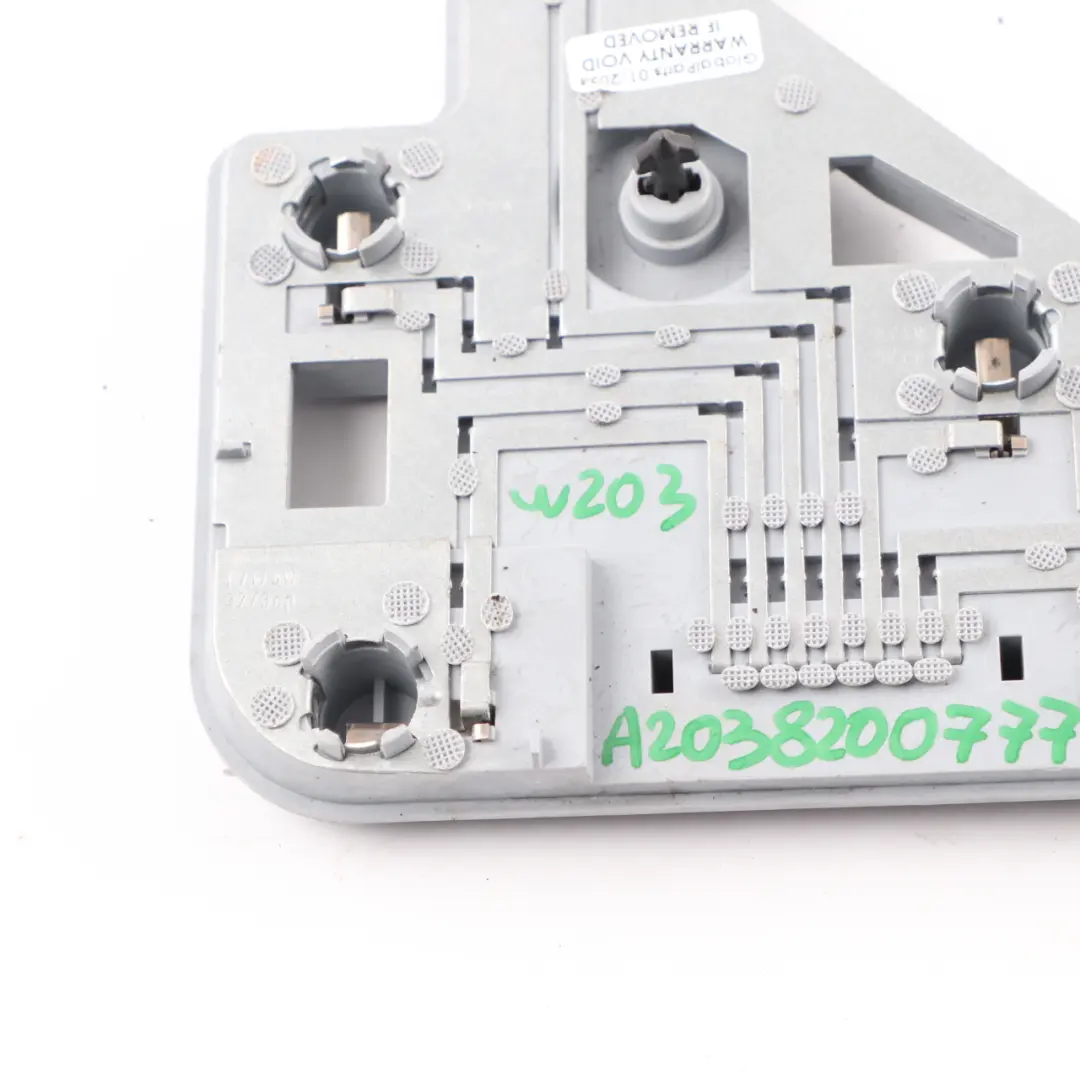 Supporto lampadina posteriore sinistra per Mercedes W203 con numero di parte A2038200777 Mercedes W203 Supporto lampadina posteriore sinistra - SKU A2038200777 - Numero di parte A2038200777