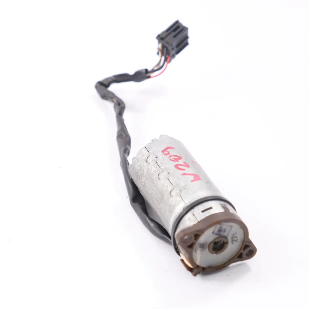 Attuatore motore sedile anteriore memoria per Mercedes W203 con numero di parte A2038201242 Mercedes W203 Attuatore motore sedile anteriore memoria - SKU A2038201242 - Numero di parte A2038201242