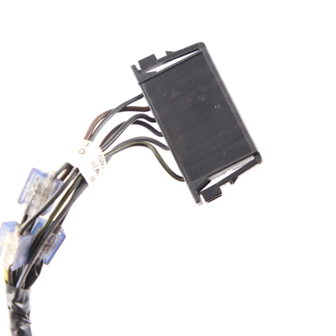 Fanalino posteriore sinistro laterale Presa corrente A2115450328 per Mercedes W203 con numero di parte A2038201964 Mercedes W203 Fanalino posteriore sinistro laterale Presa corrente A2115450328 - SKU A2038201964-2 - Numero di parte A2038201964