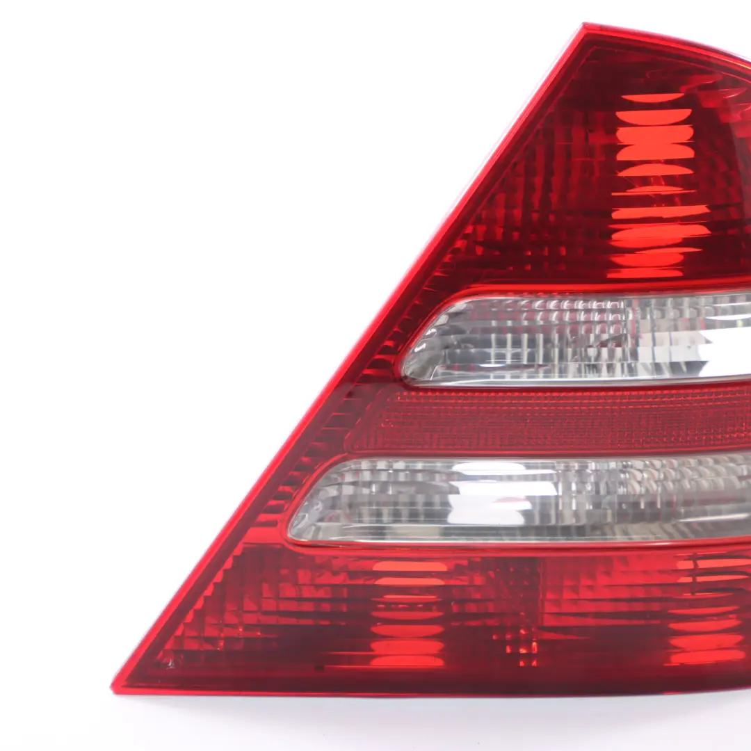 feu arrière droit pour Mercedes W203 Sedan à propos du numéro de pièce A2038202064 Mercedes W203 Sedan feu arrière droit - SKU A2038202064-3 - Numéro de pièce A2038202064