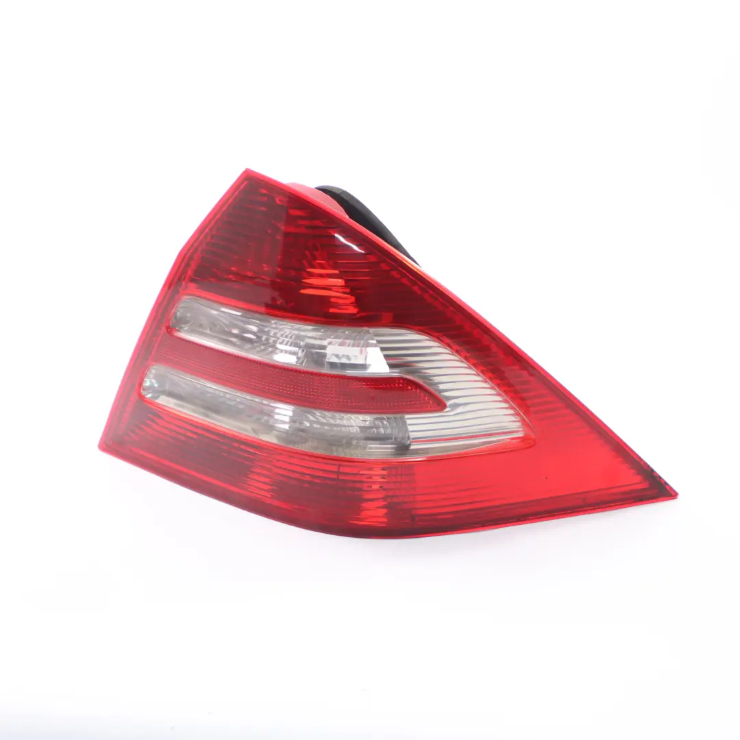 Mercedes W203 Sedan feu arrière droit - SKU A2038202064-3 - Numéro de pièce A2038202064