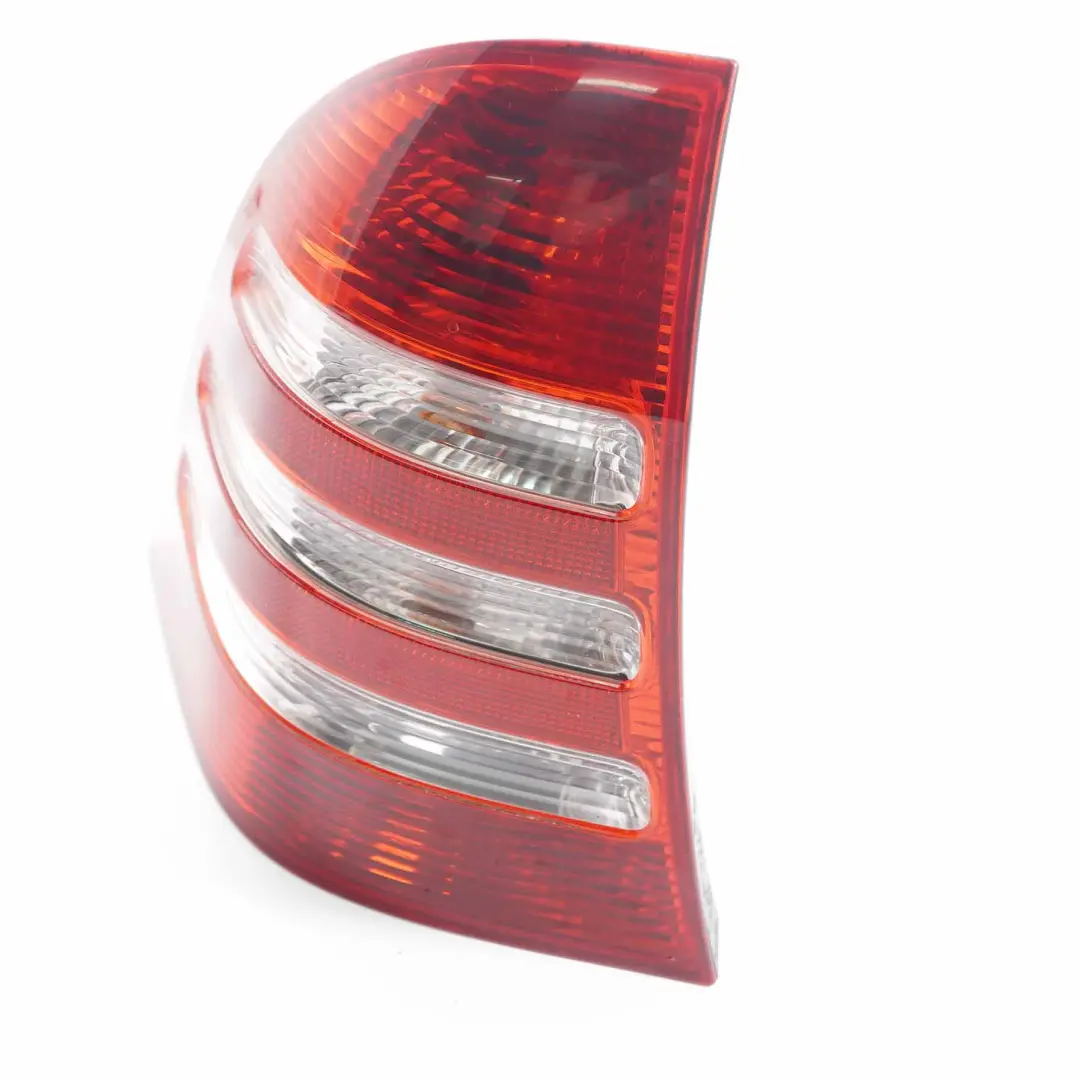 Trasero Izquierdo Luz Trasera Panel para Mercedes S203 W203 Estate con número de pieza A2038202364 Mercedes S203 W203 Estate Trasero Izquierdo Luz Trasera Panel - SKU A2038202364 - Número de pieza A2038202364