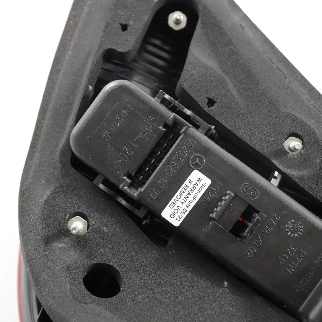 Luz Trasera Panel Lateral Trasero Izquierdo para Mercedes CLC CL203 con número de pieza A2038202564 Mercedes CLC CL203 Luz Trasera Panel Lateral Trasero Izquierdo - SKU A2038202564 - Número de pieza A2038202564