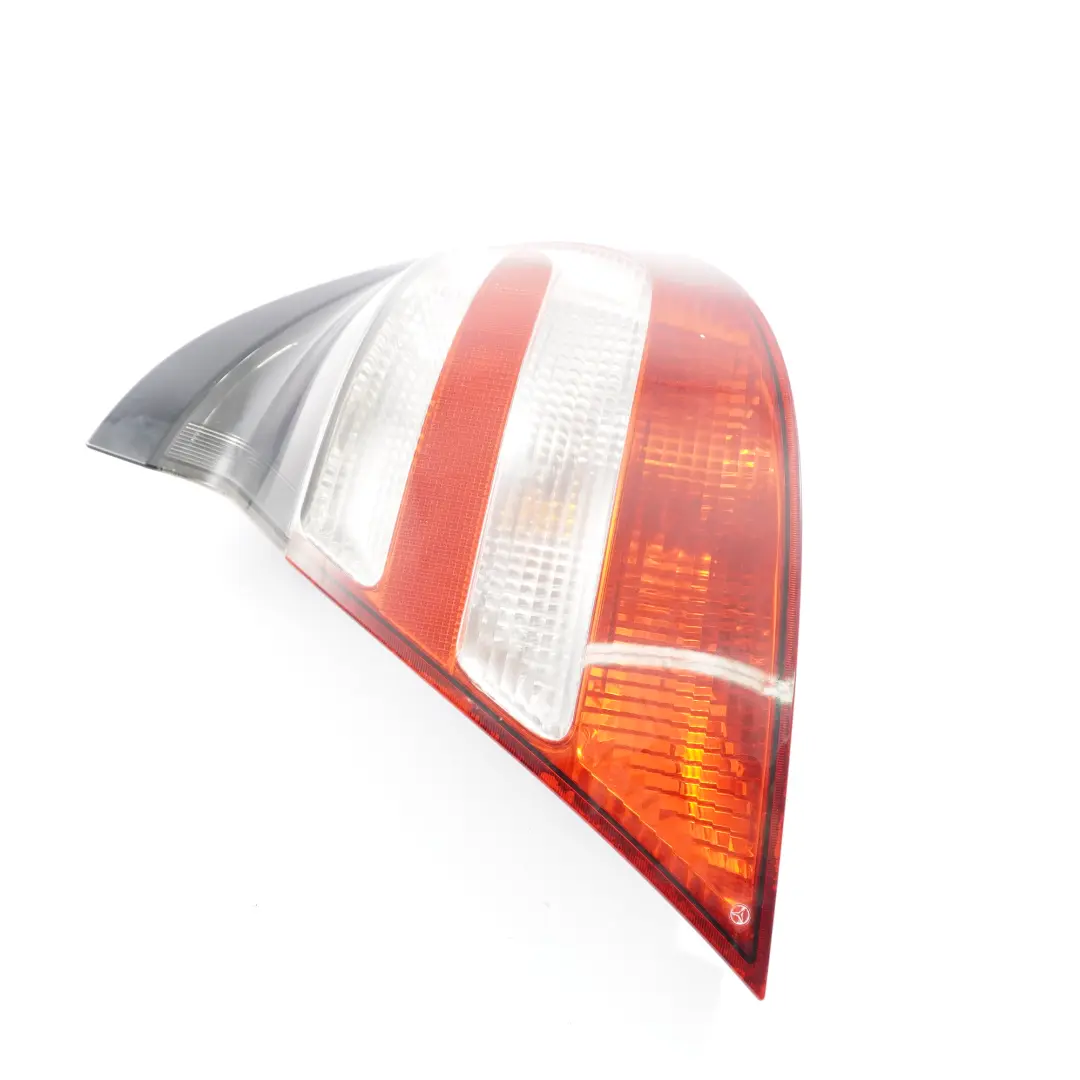 Fanale posteriore Pannello laterale posteriore destro per Mercedes CL203 con numero di parte A2038202664 Mercedes CL203 Fanale posteriore Pannello laterale posteriore destro - SKU A2038202664 - Numero di parte A2038202664