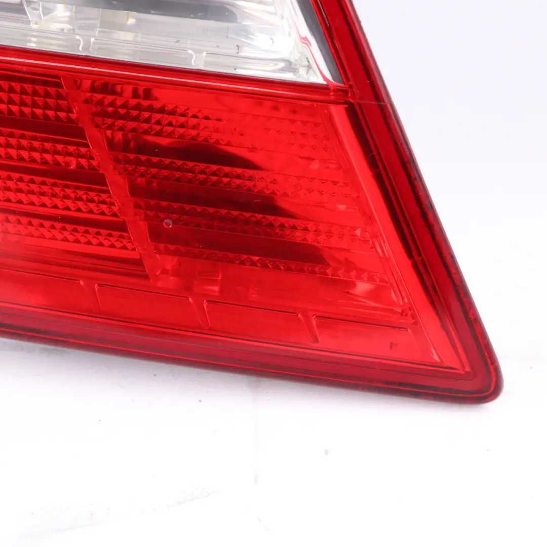 Luz Trasera Mercedes CL203 Lado Izquierdo Interior Tapa Maletero para con número de pieza A2038204964 Luz Trasera Mercedes CL203 Lado Izquierdo Interior Tapa Maletero - SKU A2038204964 - Número de pieza A2038204964