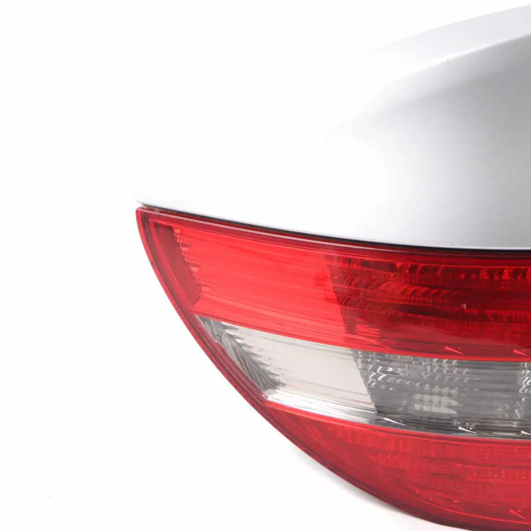 Mercedes CL203 Lampa W Błotnik Tylna Lewa Tył Lewy Srebrna - SKU A2038205164-IRS - Numer Części A2038205164