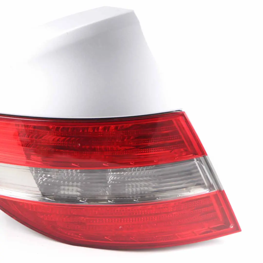Mercedes CL203 Lampa W Błotnik Tylna Lewa Tył Lewy Srebrna - SKU A2038205164-IRS - Numer Części A2038205164