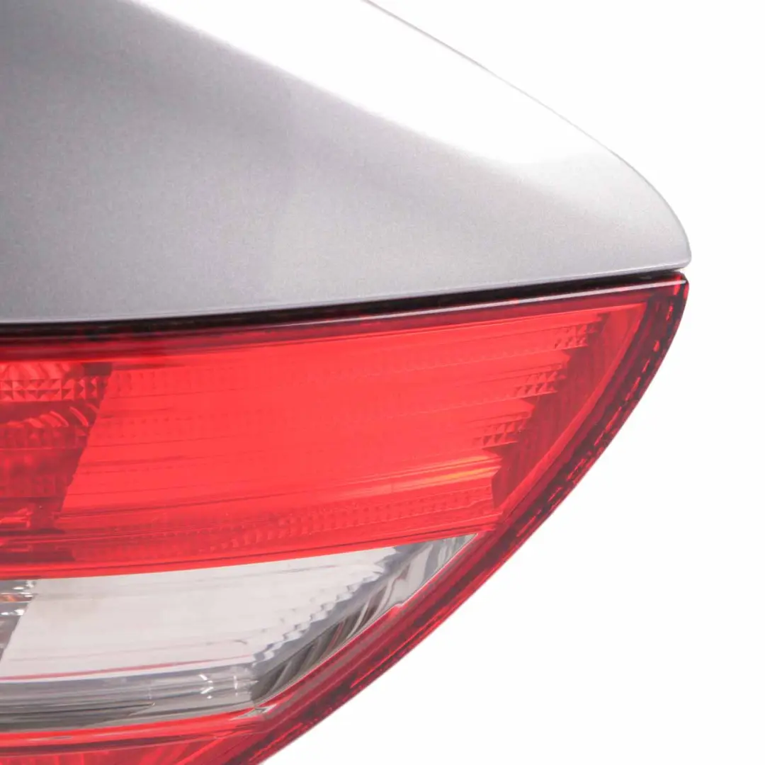 Feu Arrière Droit Côté Palladiumsilber pour Mercedes CL203 à propos du numéro de pièce A2038205264 Mercedes CL203 Feu Arrière Droit Côté Palladiumsilber - SKU A2038205264-PAL - Numéro de pièce A2038205264