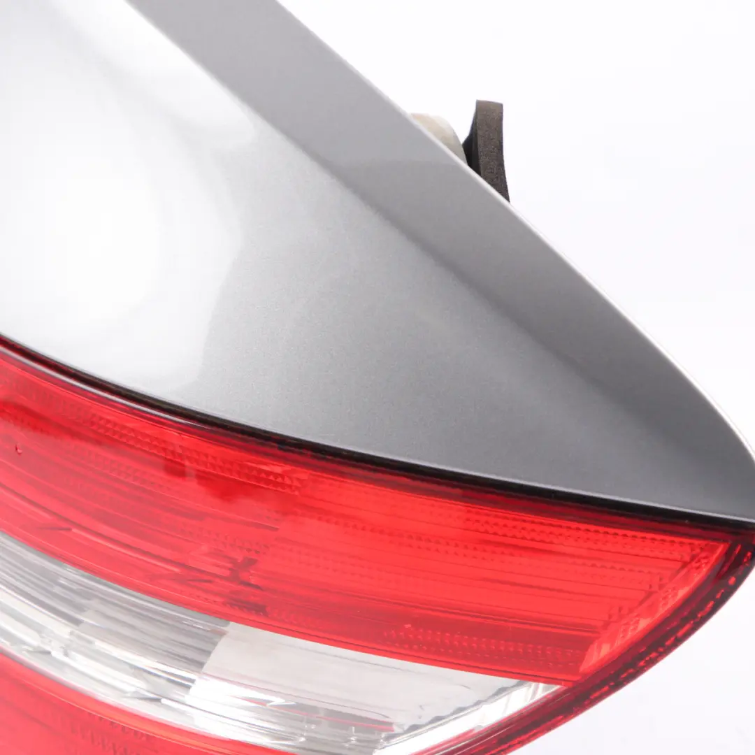 Rücklicht hinten rechts Lampe Seite Palladiumsilber für Mercedes CL203 mit Teilenummer A2038205264 Mercedes CL203 Rücklicht hinten rechts Lampe Seite Palladiumsilber - SKU A2038205264-PAL - Teilenummer A2038205264
