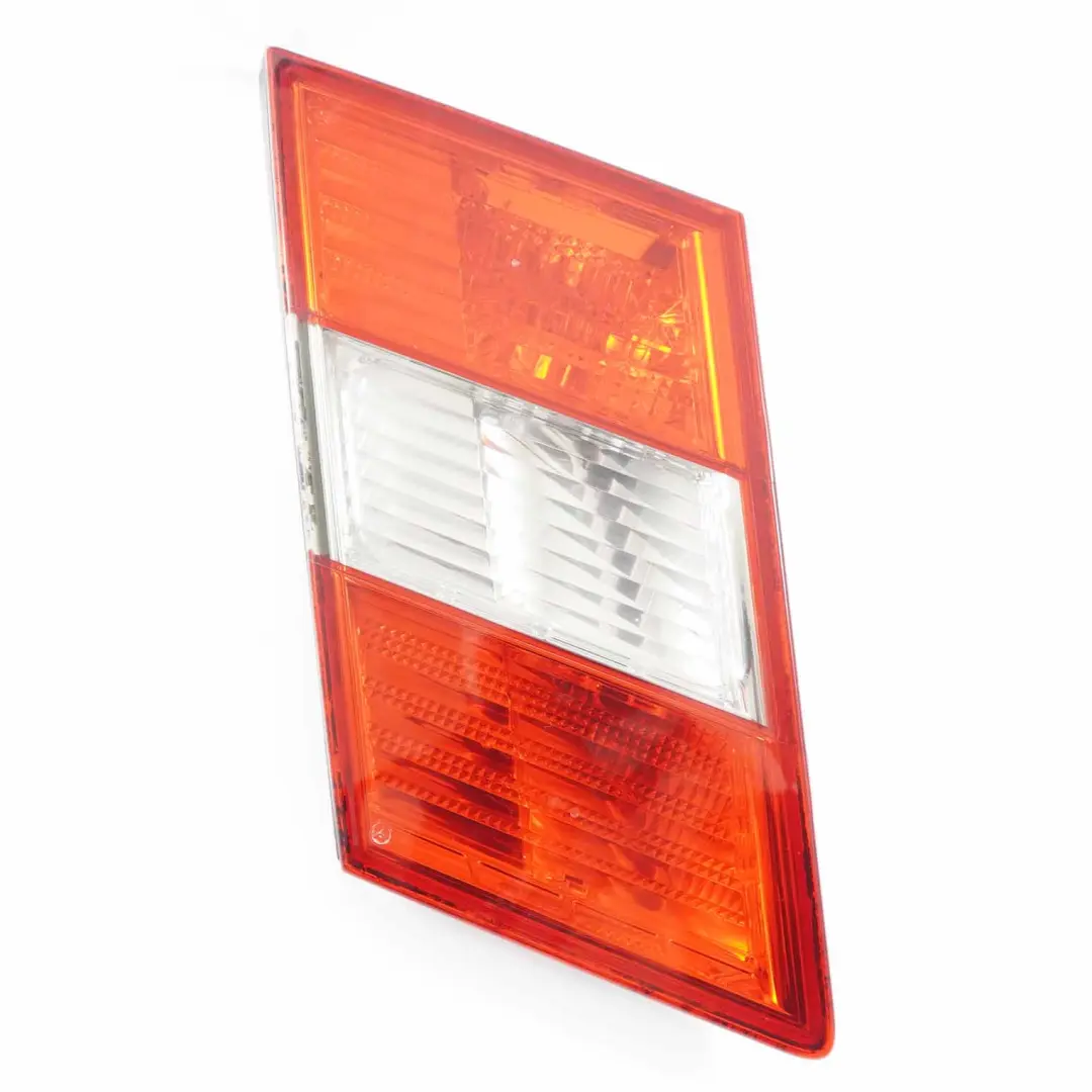 Lado Trasero Izquierdo Luz Trasera Interior para Mercedes CLC CL203 con número de pieza A2038205364 Mercedes CLC CL203 Lado Trasero Izquierdo Luz Trasera Interior - SKU A2038205364-1 - Número de pieza A2038205364