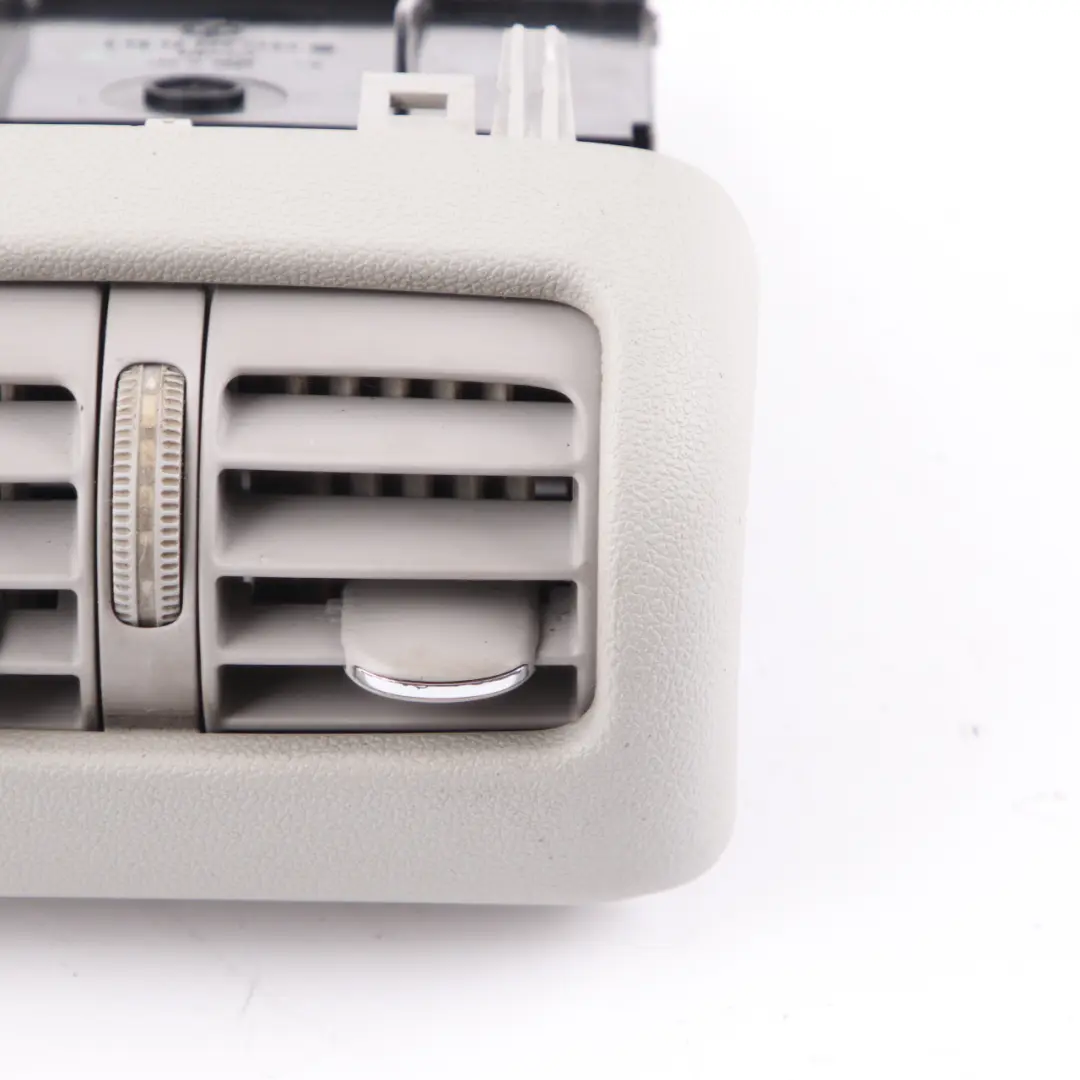 Bouche d'aération Console centrale arrière Grey pour Mercedes W203 à propos du numéro de pièce A2038300454 Mercedes W203 Bouche d'aération Console centrale arrière Grey - SKU A2038300454-1 - Numéro de pièce A2038300454