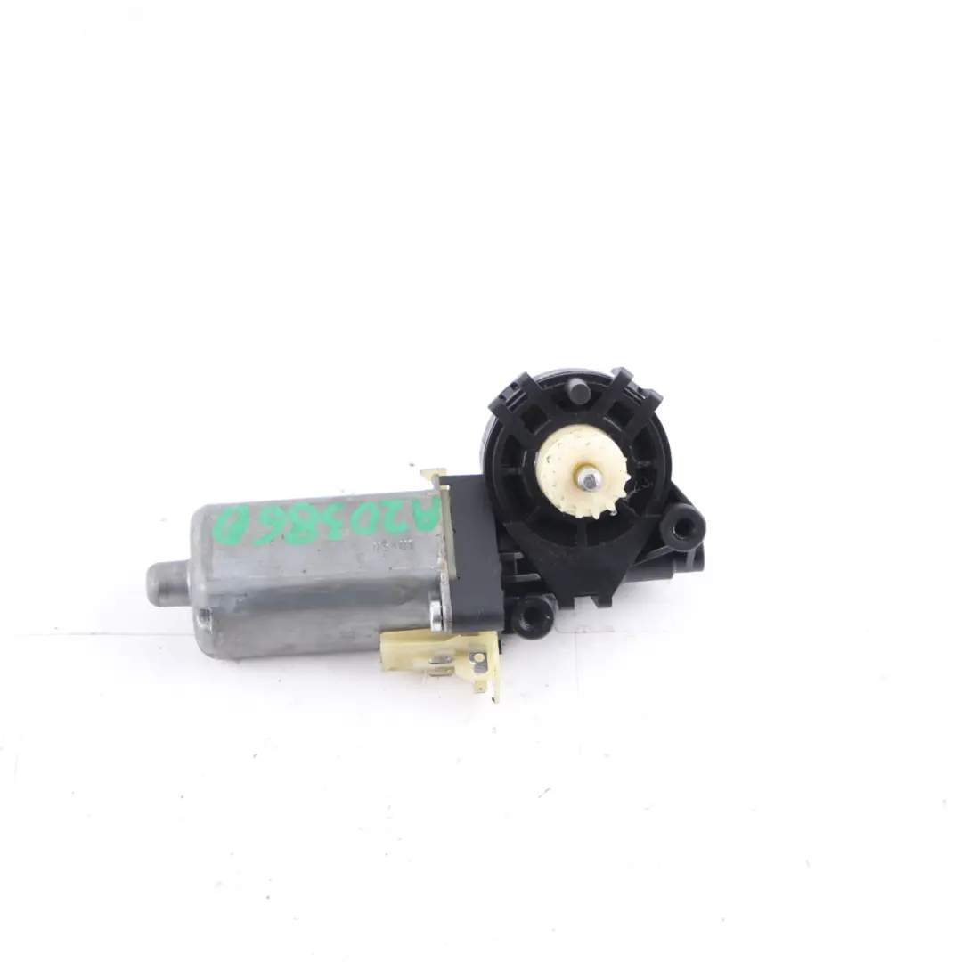 Mercedes W209 Moteur de guidage de la ceinture sécurité Siège gauche 0390201967 - SKU A2038600182-1 - Numéro de pièce A2038600182