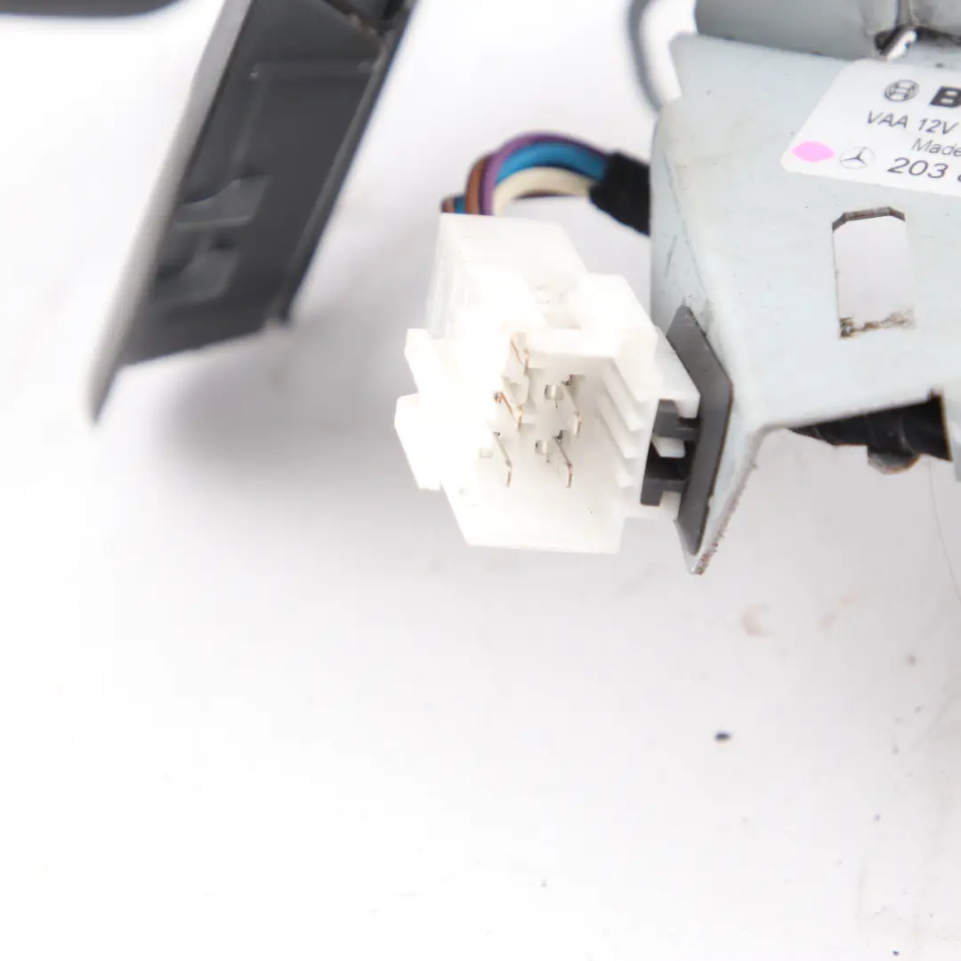 Mercedes W209 CLK Guida cinture sicurezza Destra Guida alimentatore - SKU A2038600282 - Numero di parte A2038600282