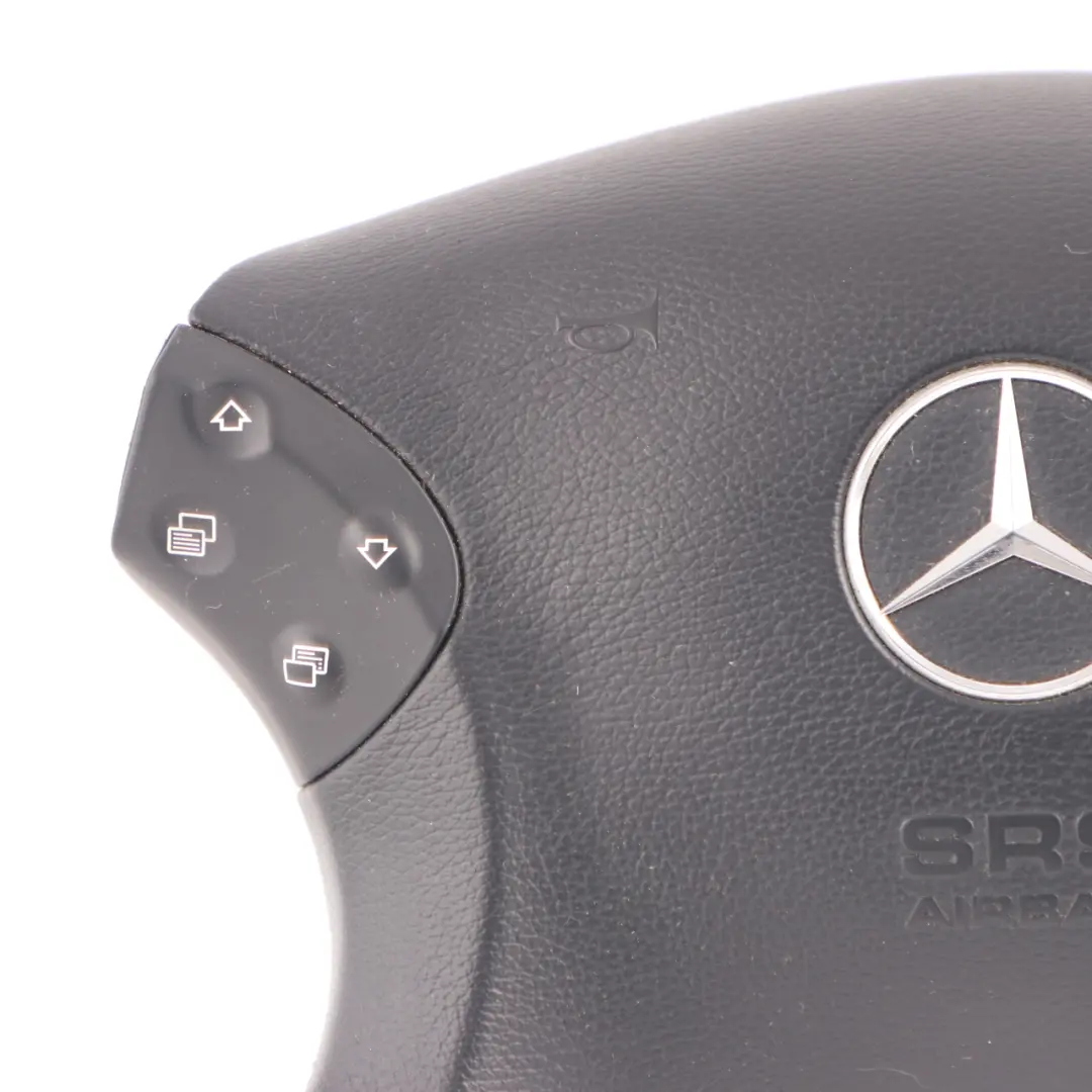 Lenkrad Airbag Modul Schwarz für Mercedes W203 mit Teilenummer A2038600502 Mercedes W203 Lenkrad Airbag Modul Schwarz - SKU A2038600502-1 - Teilenummer A2038600502