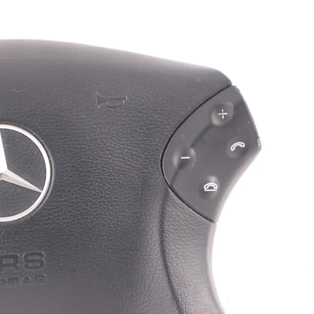 Lenkrad Airbag Modul Schwarz für Mercedes W203 mit Teilenummer A2038600502 Mercedes W203 Lenkrad Airbag Modul Schwarz - SKU A2038600502-1 - Teilenummer A2038600502