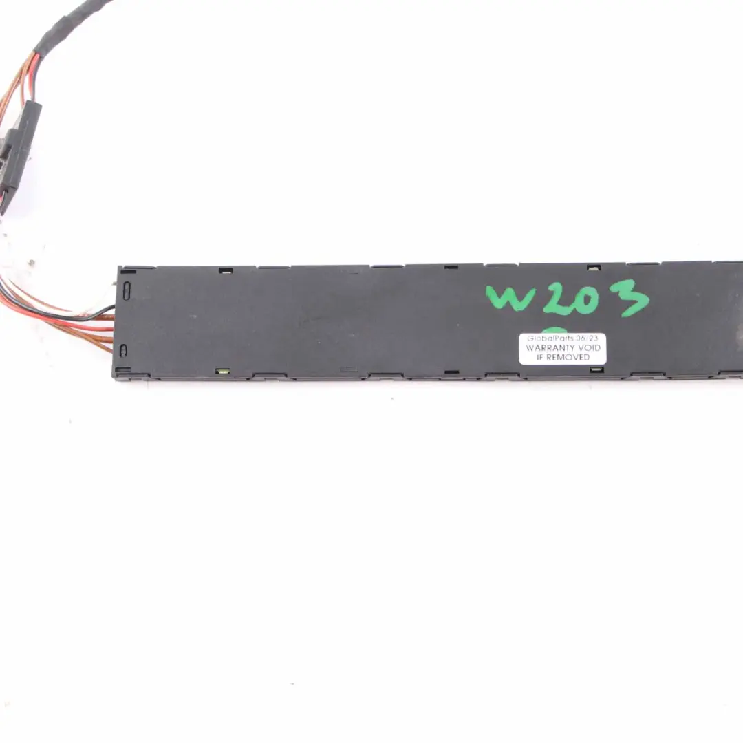 Antenne Amplificateur Module contrôle Unité Antenne pour Mercedes CL203 à propos du numéro de pièce A2038701689 Mercedes CL203 Antenne Amplificateur Module contrôle Unité Antenne - SKU A2038701689 - Numéro de pièce A2038701689
