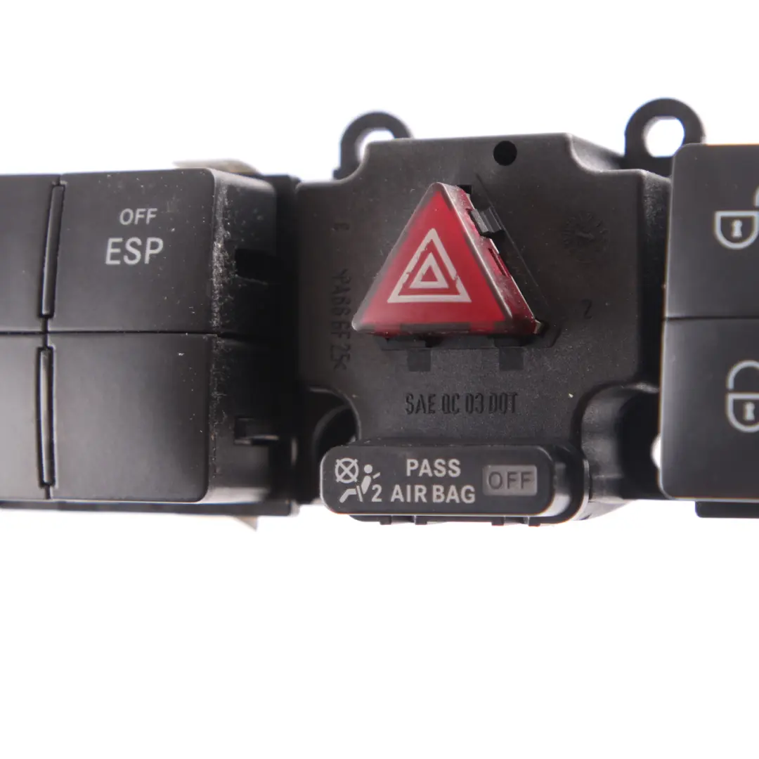 Panel interruptores Mercedes W203 W209 Luz Bloqueo Asientos calefactables ESP para con número de pieza A2038702210 Panel interruptores Mercedes W203 W209 Luz Bloqueo Asientos calefactables ESP - SKU A2038702210 - Número de pieza A2038702210