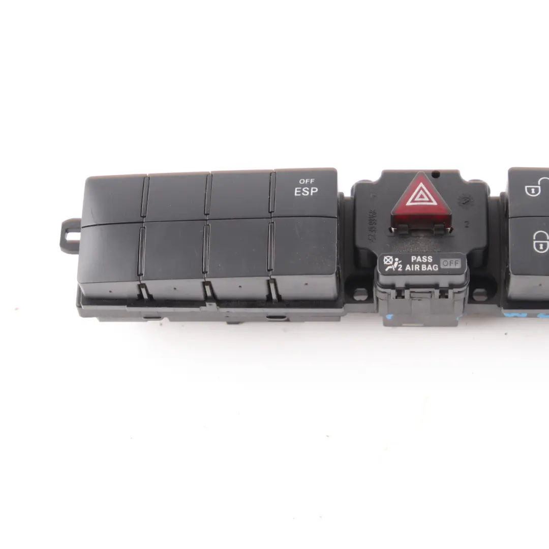 Interrupteur feux détresse Console Centrale pour Mercedes W203 W209 W639 à propos du numéro de pièce A2038703310 Mercedes W203 W209 W639 Interrupteur feux détresse Console Centrale - SKU A2038703310 - Numéro de pièce A2038703310