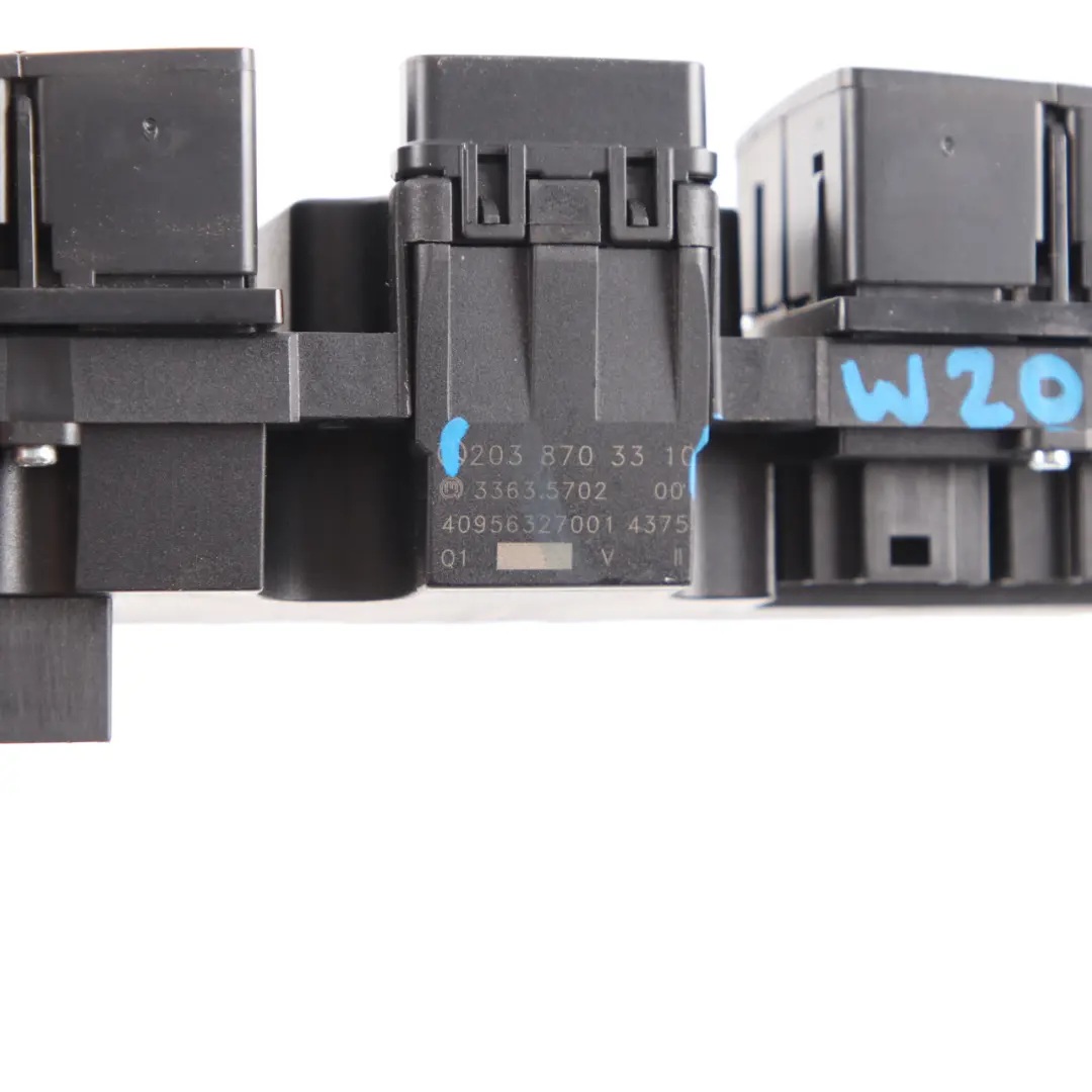 Hazard Light Switch Mittelkonsole für Mercedes W203 W209 W639 mit Teilenummer A2038703310 Mercedes W203 W209 W639 Hazard Light Switch Mittelkonsole - SKU A2038703310 - Teilenummer A2038703310