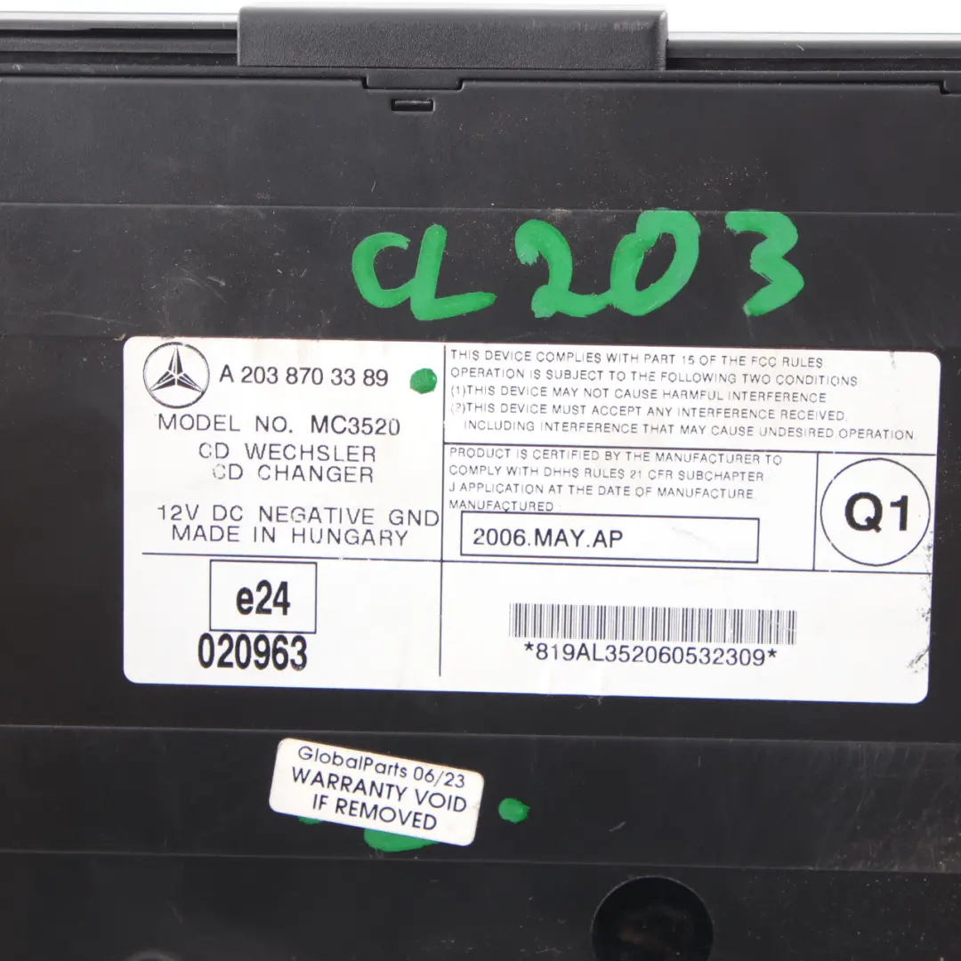Changeur CD 6 Disques Avec Chargeur pour Mercedes W203 W209 W639 à propos du numéro de pièce A2038703389 Mercedes W203 W209 W639 Changeur CD 6 Disques Avec Chargeur - SKU A2038703389 - Numéro de pièce A2038703389