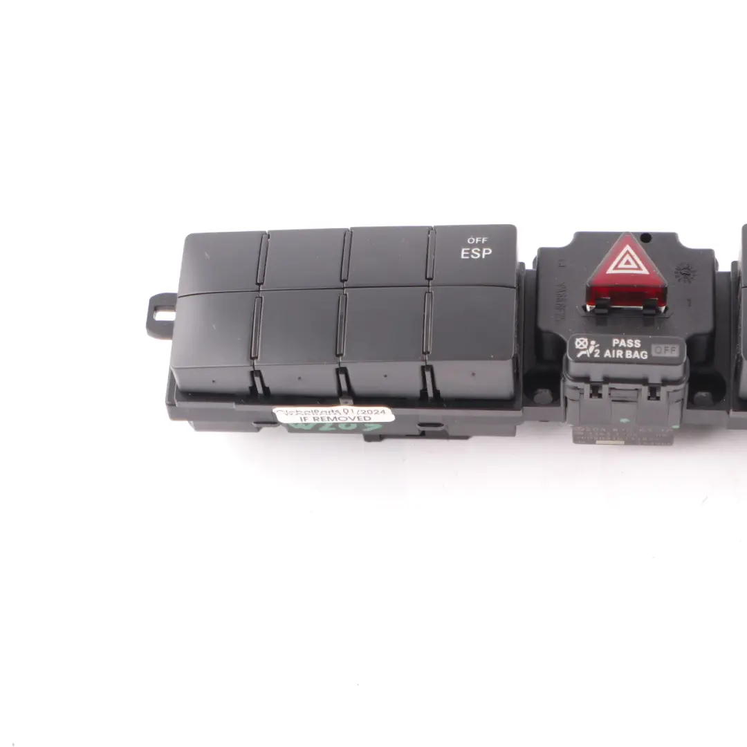 Schalter Leiste Warnblink Anlage Blockschloss ESP für Mercedes W203 C209 mit Teilenummer A2038706310 Mercedes W203 C209 Schalter Leiste Warnblink Anlage Blockschloss ESP - SKU A2038706310 - Teilenummer A2038706310