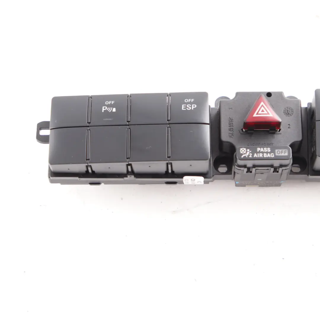 Armaturenbrett Panel Hazard Warning Sperren PDC ESP für Mercedes W209 mit Teilenummer A2038706410 Mercedes W209 Armaturenbrett Panel Hazard Warning Sperren PDC ESP - SKU A2038706410 - Teilenummer A2038706410