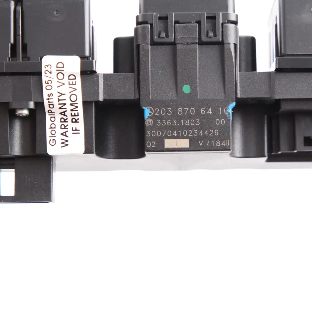 Mercedes W209 Tableau bord Panneau signalisation danger Verrouillage - SKU A2038706410 - Numéro de pièce A2038706410